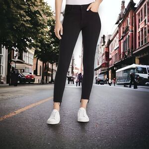 FRAME Denim | Le Skinny De Jeanne Raw Stagger Mid Rise Cropped Skinny Jeans in F